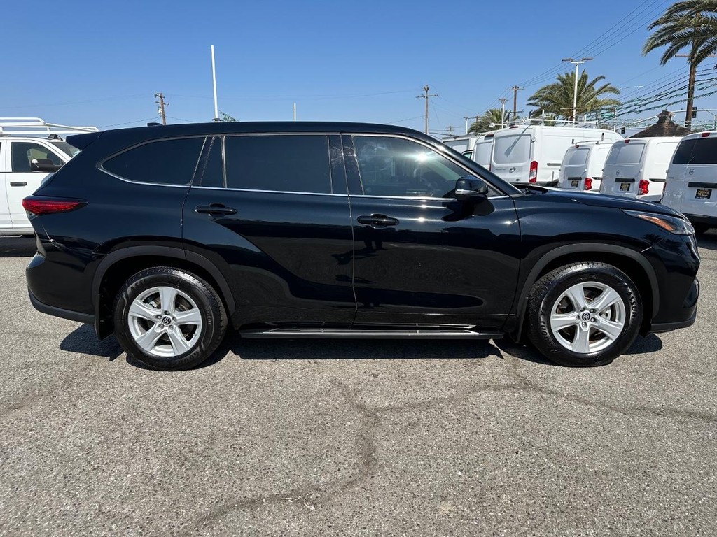 Toyota Highlander Vehicle Full-screen Gallery Image 05