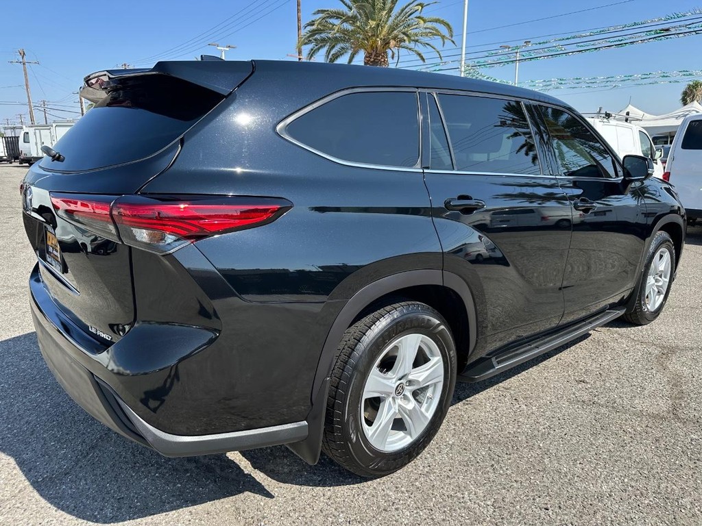 Toyota Highlander Vehicle Full-screen Gallery Image 06