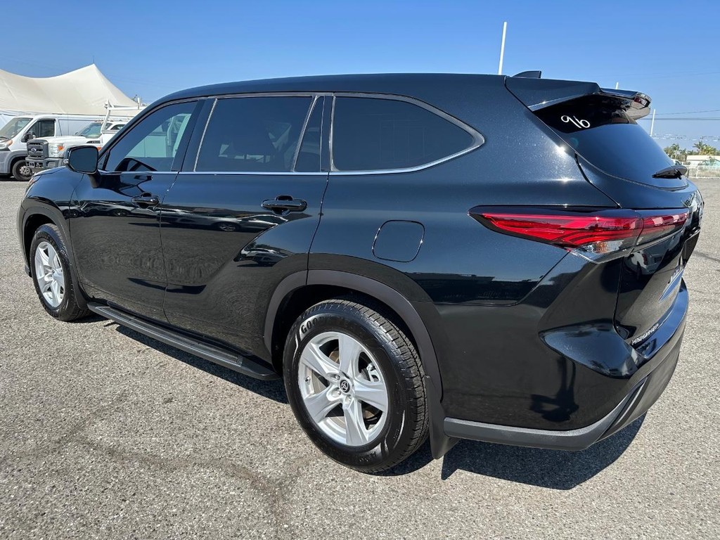 Toyota Highlander Vehicle Full-screen Gallery Image 09