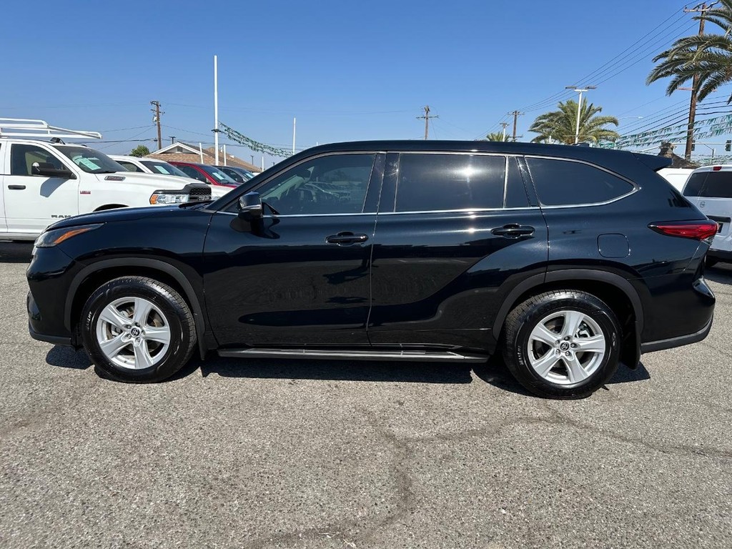 Toyota Highlander Vehicle Full-screen Gallery Image 11