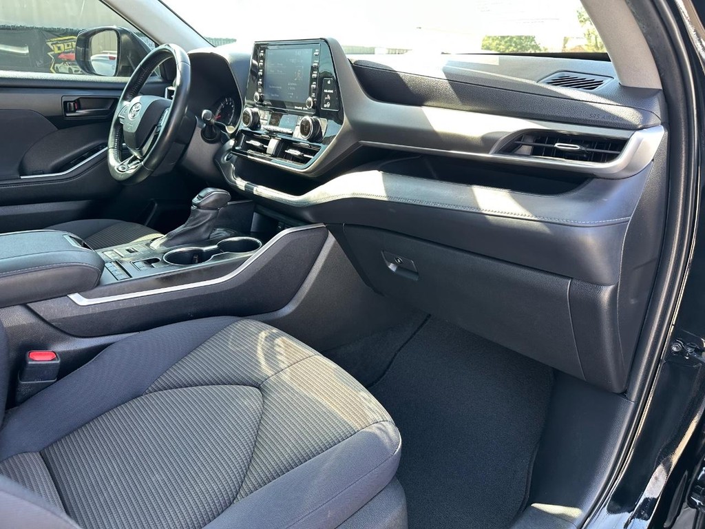 Toyota Highlander Vehicle Full-screen Gallery Image 20