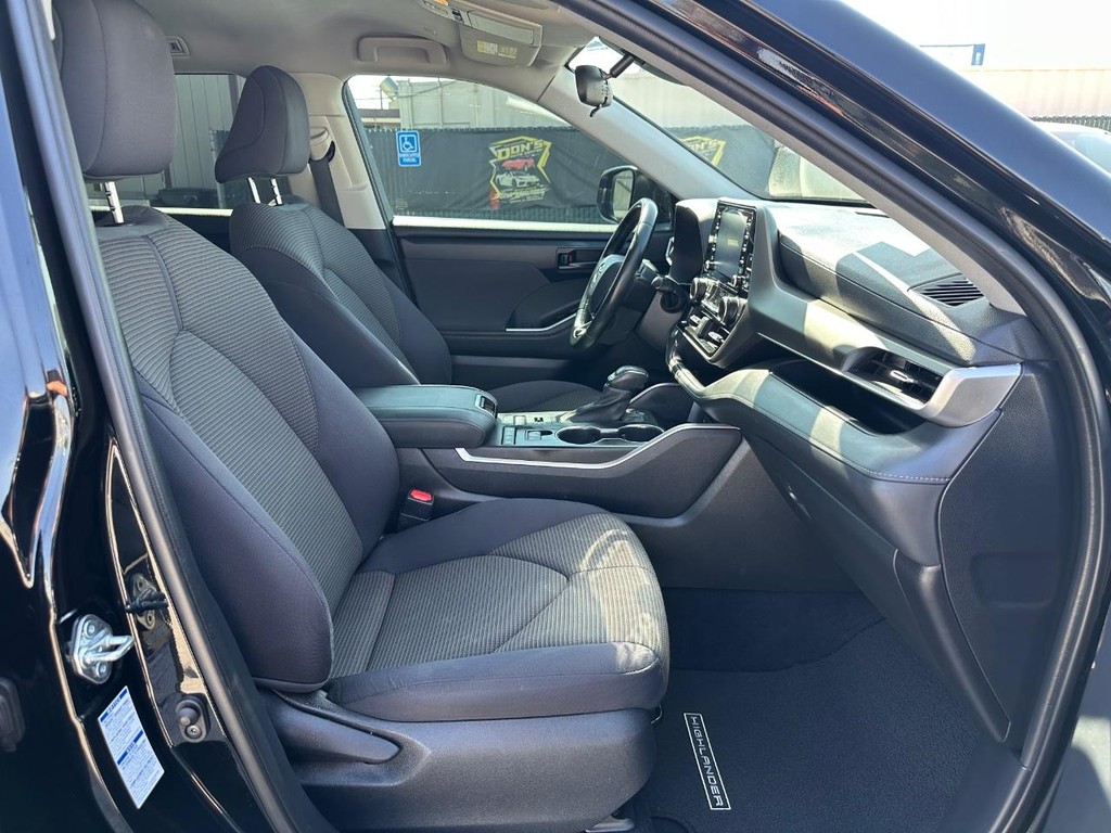 Toyota Highlander Vehicle Full-screen Gallery Image 21