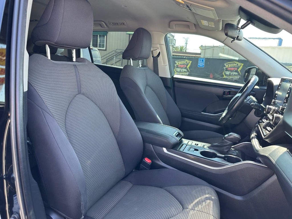 Toyota Highlander Vehicle Full-screen Gallery Image 22