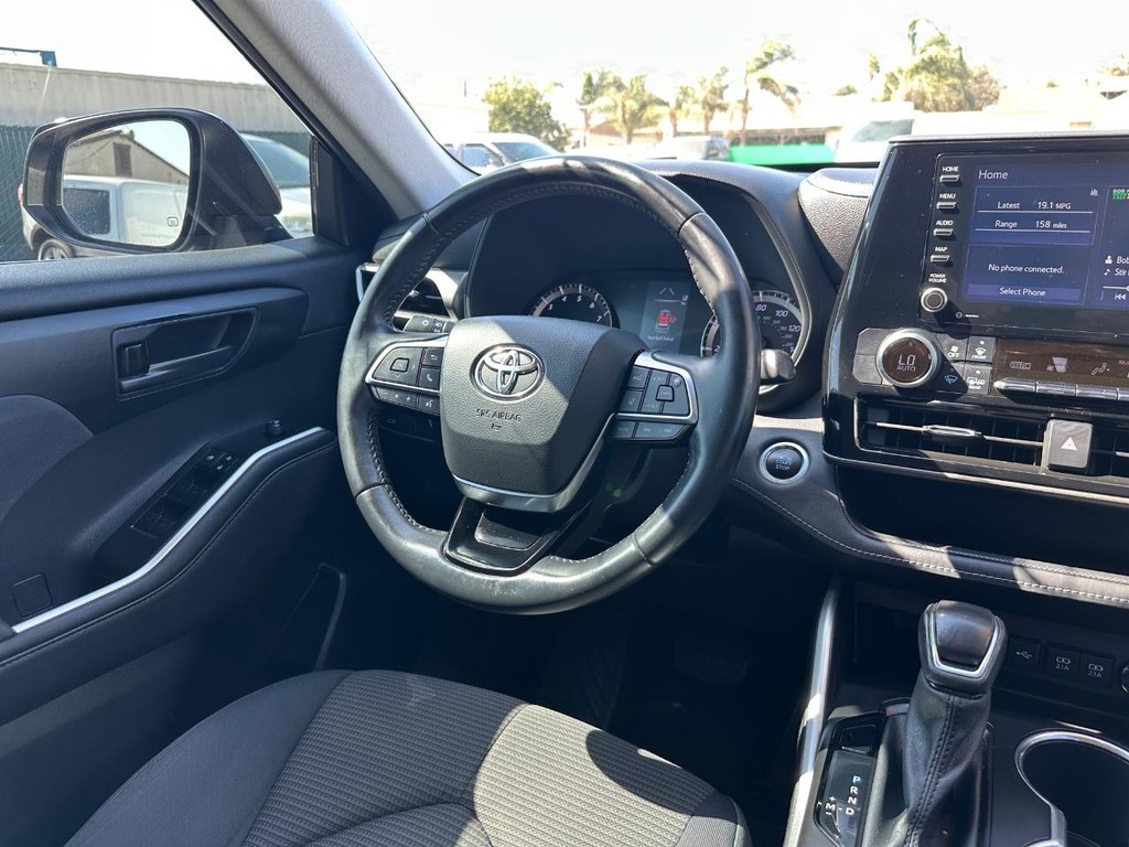 Toyota Highlander Vehicle Full-screen Gallery Image 24