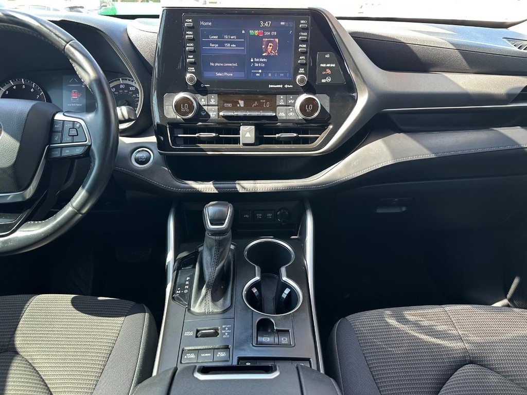 Toyota Highlander Vehicle Full-screen Gallery Image 25