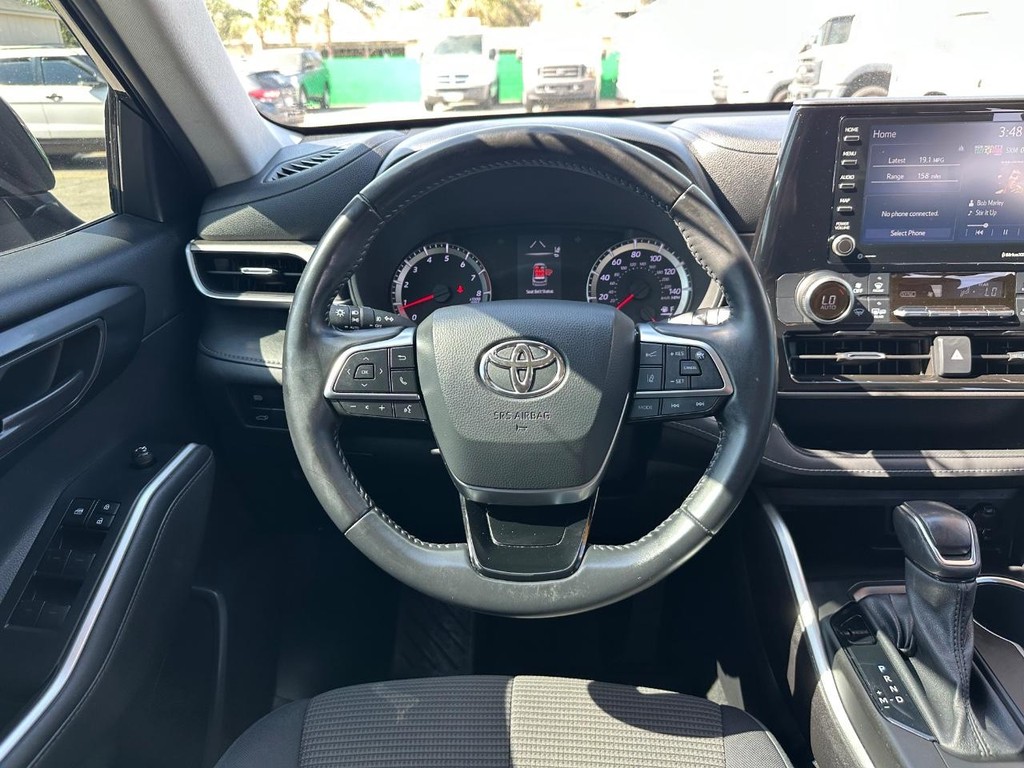 Toyota Highlander Vehicle Full-screen Gallery Image 27