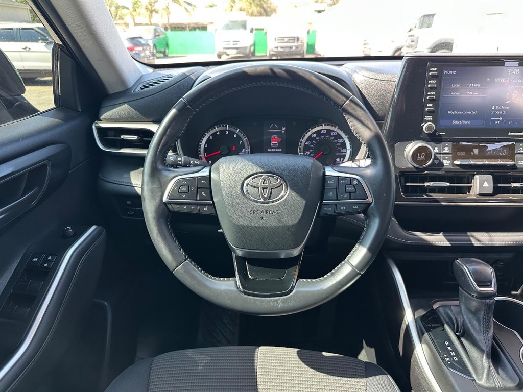 Toyota Highlander Vehicle Full-screen Gallery Image 28