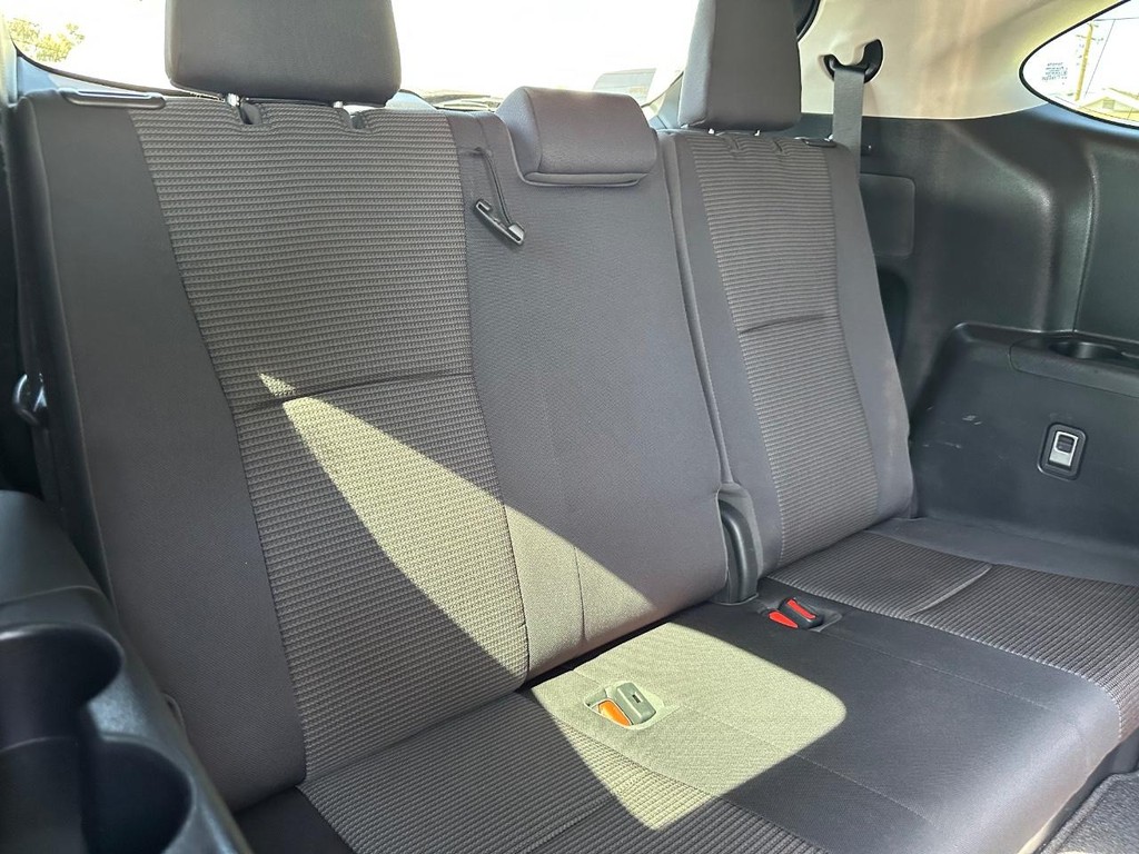 Toyota Highlander Vehicle Full-screen Gallery Image 36