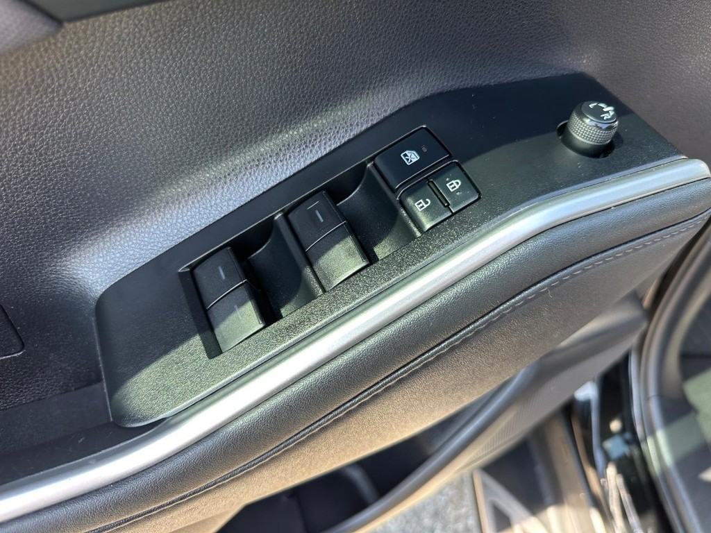 Toyota Highlander Vehicle Full-screen Gallery Image 37