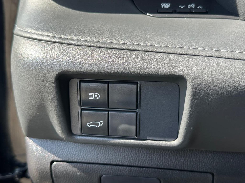 Toyota Highlander Vehicle Full-screen Gallery Image 38