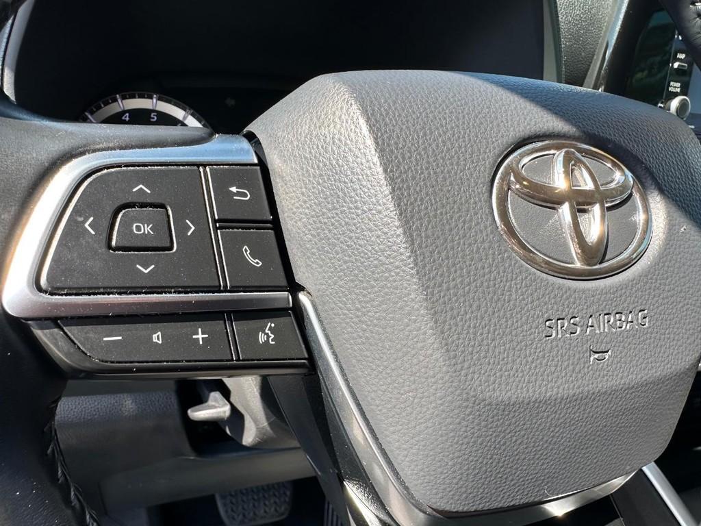 Toyota Highlander Vehicle Full-screen Gallery Image 39