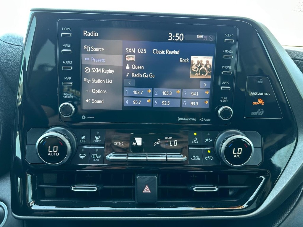 Toyota Highlander Vehicle Full-screen Gallery Image 43