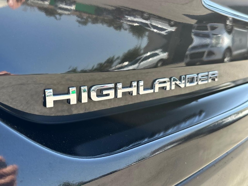 Toyota Highlander Vehicle Full-screen Gallery Image 49