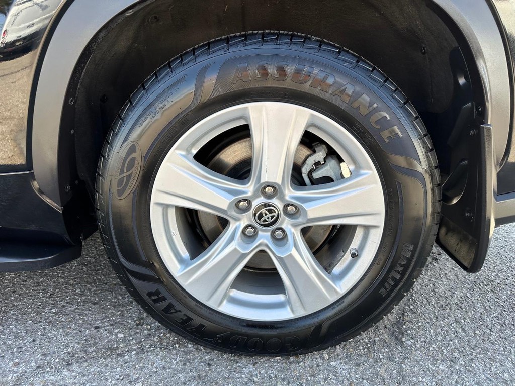 Toyota Highlander Vehicle Full-screen Gallery Image 52