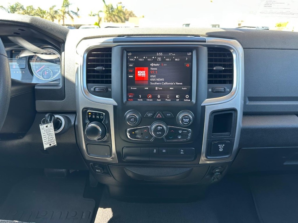 Ram 1500 Vehicle Full-screen Gallery Image 25