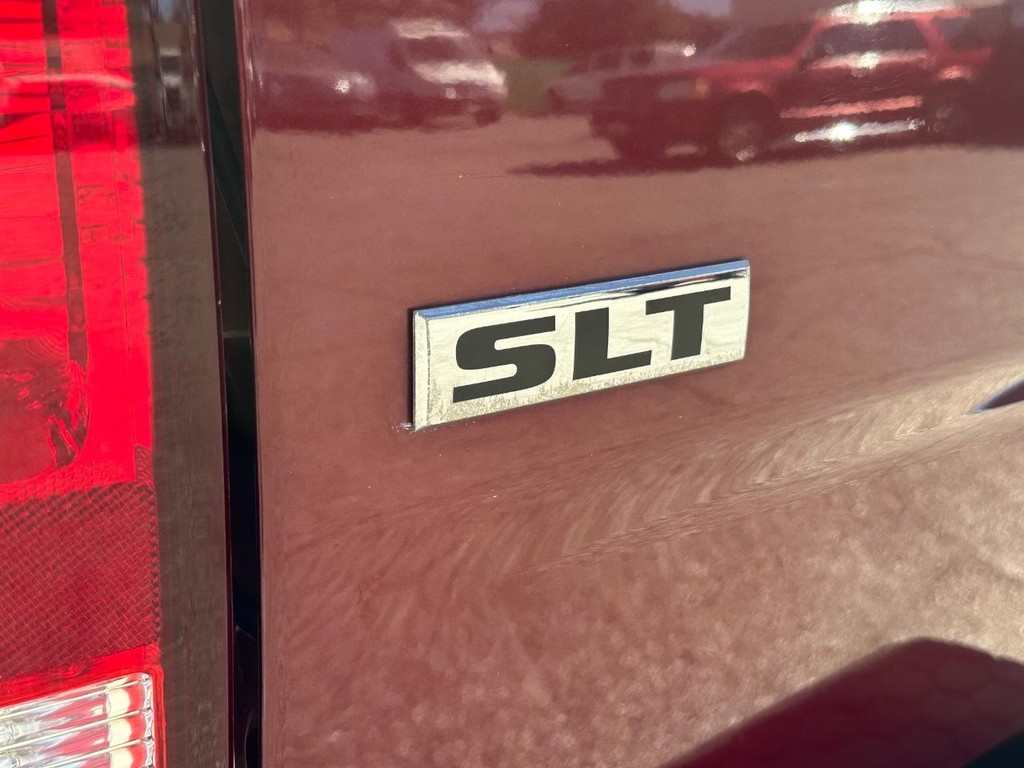 2019 Ram 1500 SLT photo 3