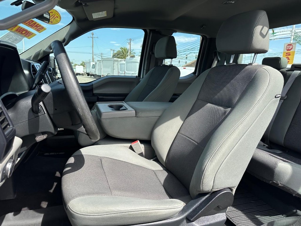 Ford F-150 Vehicle Full-screen Gallery Image 18