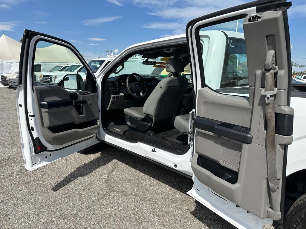 Ford F-150 Vehicle Full-screen Gallery Image 21