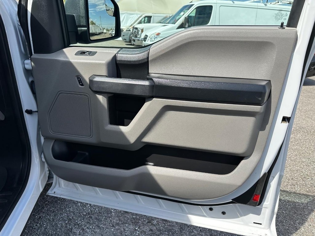 Ford F-150 Vehicle Full-screen Gallery Image 22