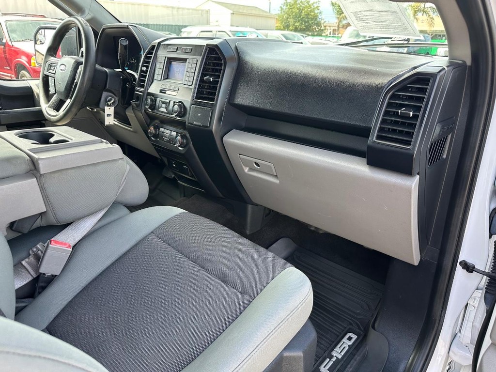 Ford F-150 Vehicle Full-screen Gallery Image 23