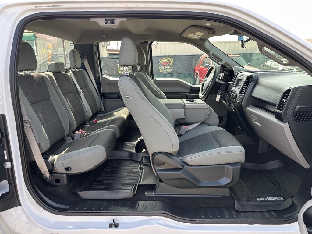 Ford F-150 Vehicle Full-screen Gallery Image 24