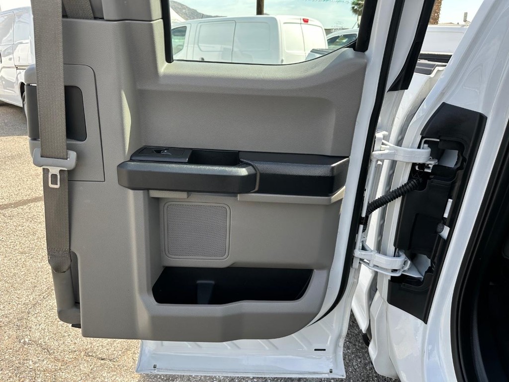 Ford F-150 Vehicle Full-screen Gallery Image 26