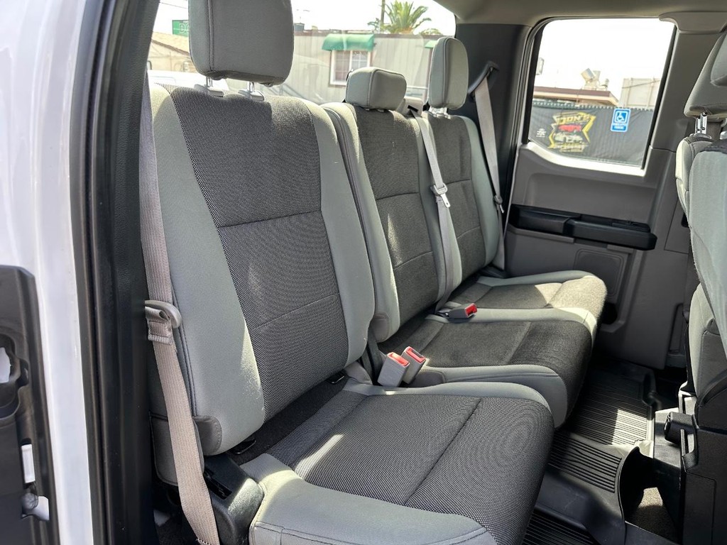 Ford F-150 Vehicle Full-screen Gallery Image 27