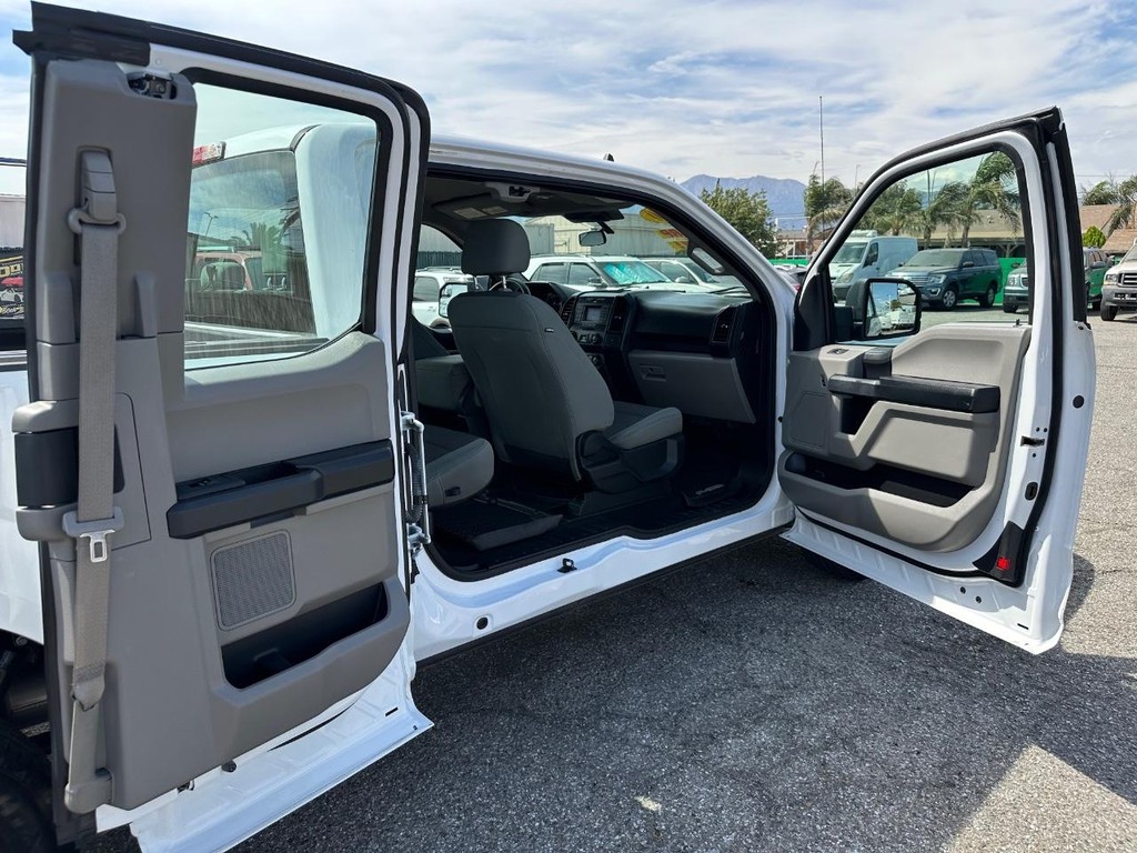 Ford F-150 Vehicle Full-screen Gallery Image 28