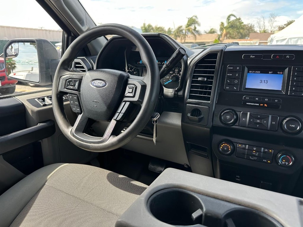 Ford F-150 Vehicle Full-screen Gallery Image 30