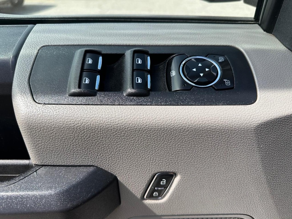 Ford F-150 Vehicle Full-screen Gallery Image 34