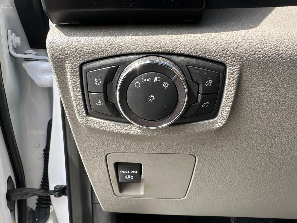 Ford F-150 Vehicle Full-screen Gallery Image 35