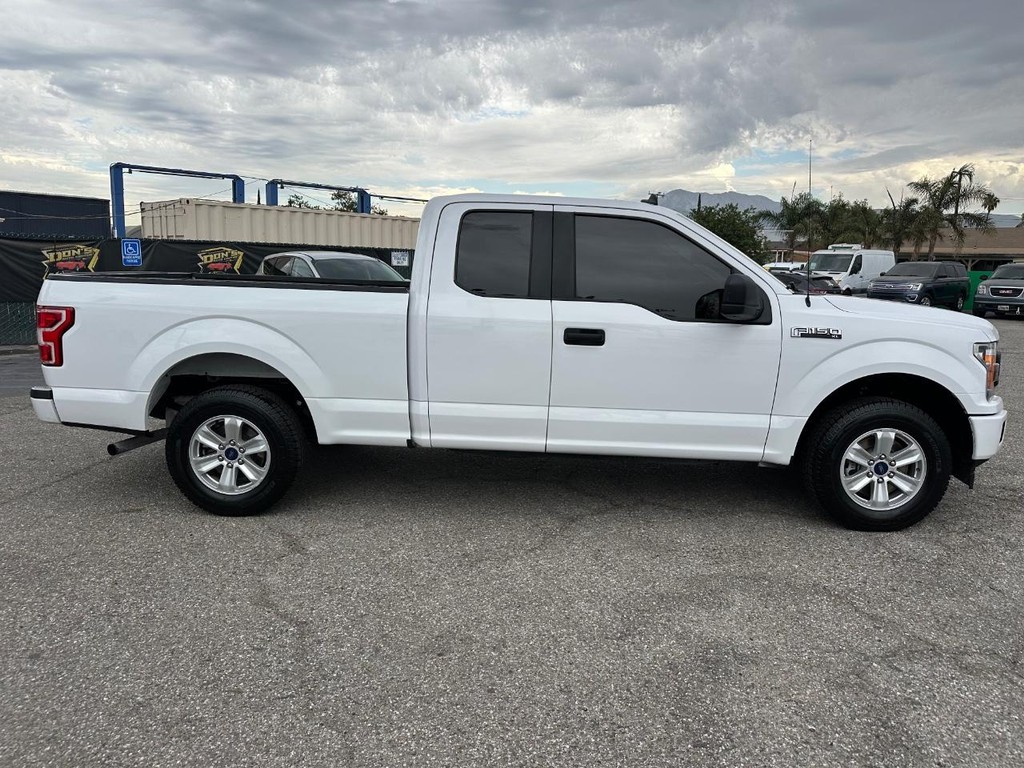 Ford F-150 Vehicle Full-screen Gallery Image 05