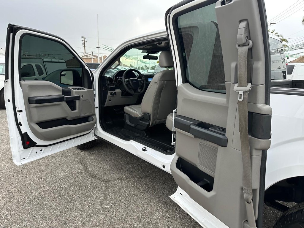 Ford F-150 Vehicle Full-screen Gallery Image 21