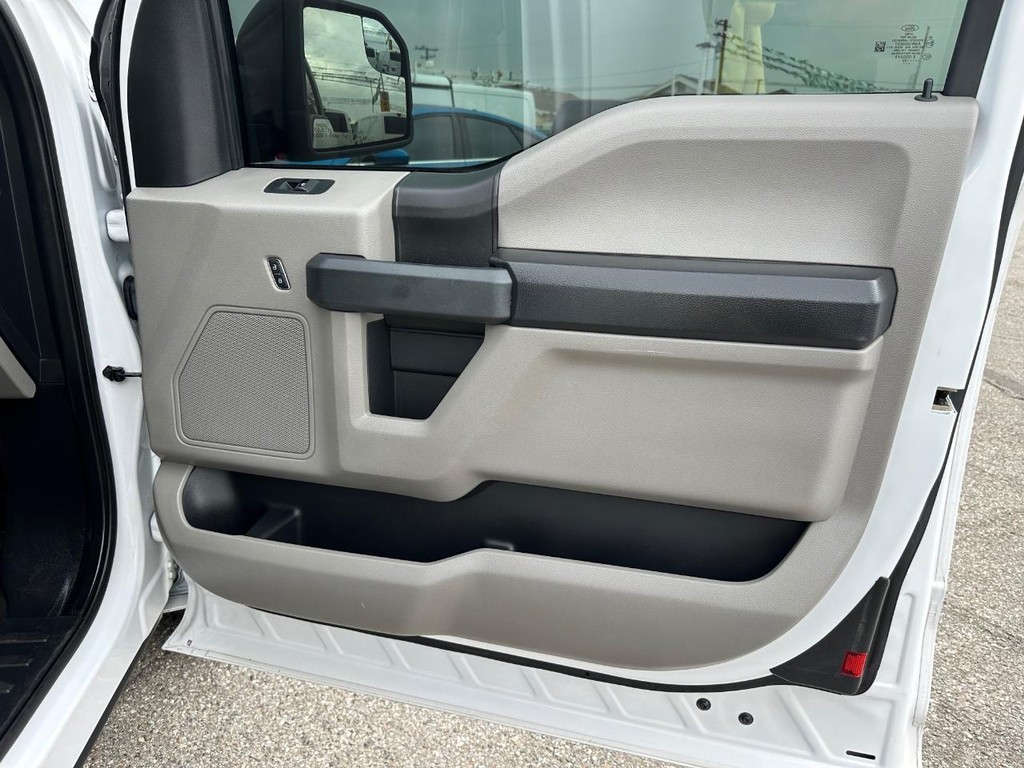 Ford F-150 Vehicle Full-screen Gallery Image 22