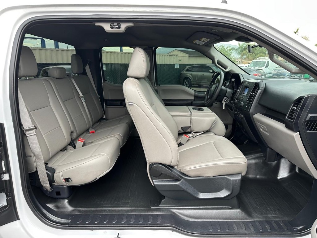 Ford F-150 Vehicle Full-screen Gallery Image 23