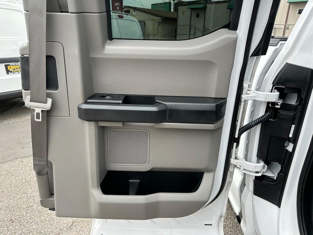 Ford F-150 Vehicle Full-screen Gallery Image 25