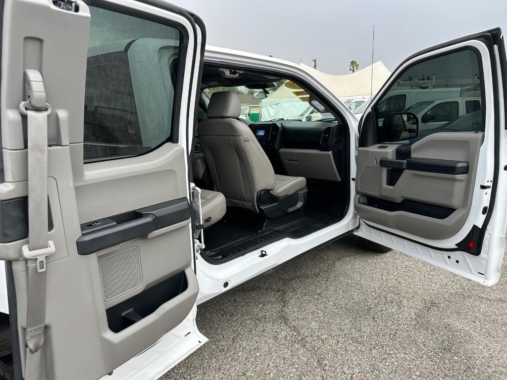 Ford F-150 Vehicle Full-screen Gallery Image 27