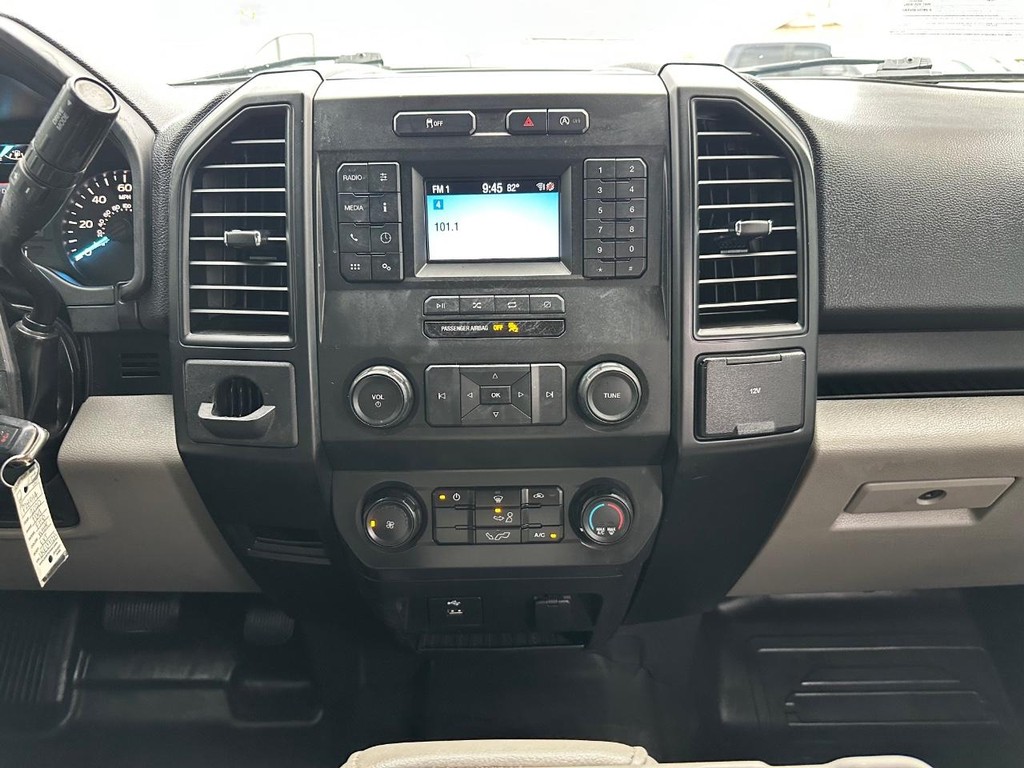 Ford F-150 Vehicle Full-screen Gallery Image 30