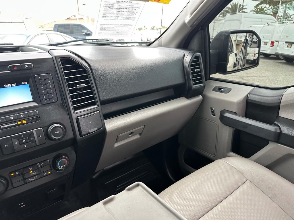 Ford F-150 Vehicle Full-screen Gallery Image 31