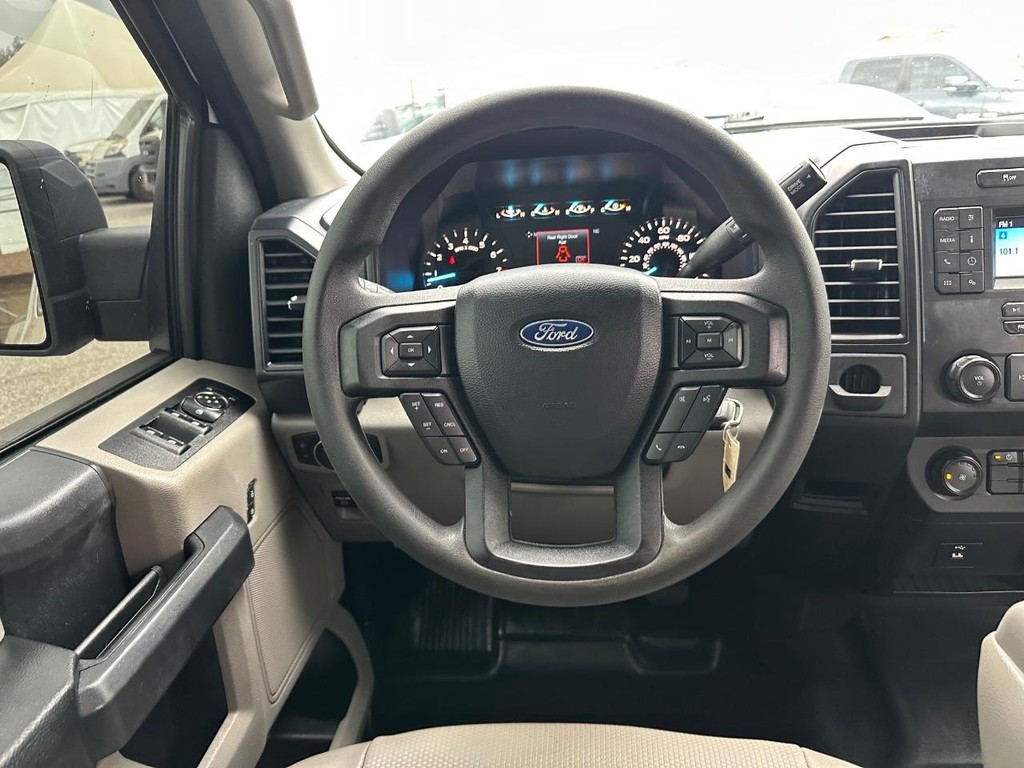 Ford F-150 Vehicle Full-screen Gallery Image 32