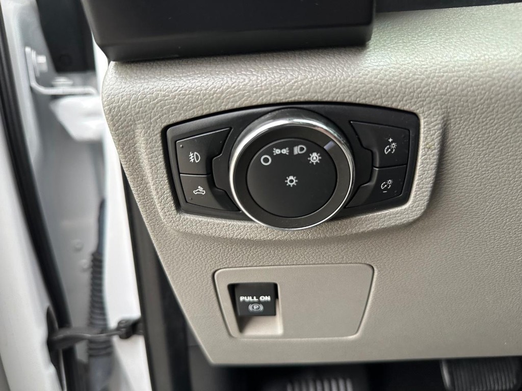 Ford F-150 Vehicle Full-screen Gallery Image 34