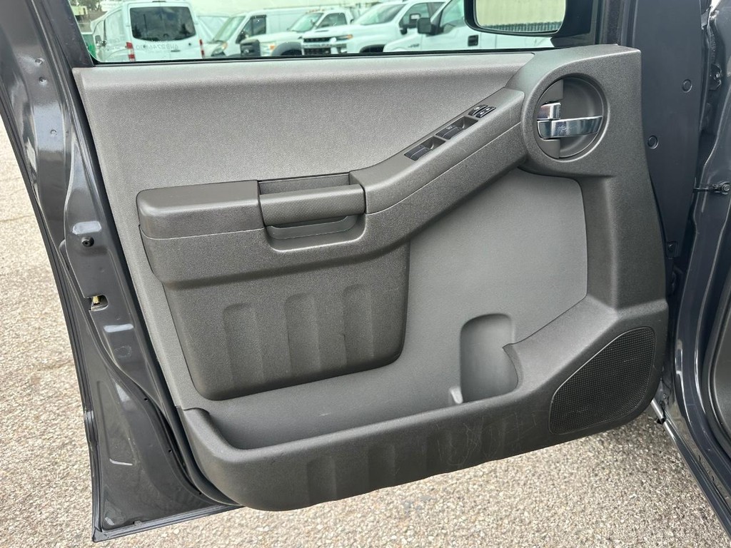 Nissan Xterra Vehicle Full-screen Gallery Image 15