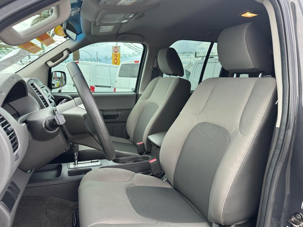 Nissan Xterra Vehicle Full-screen Gallery Image 18