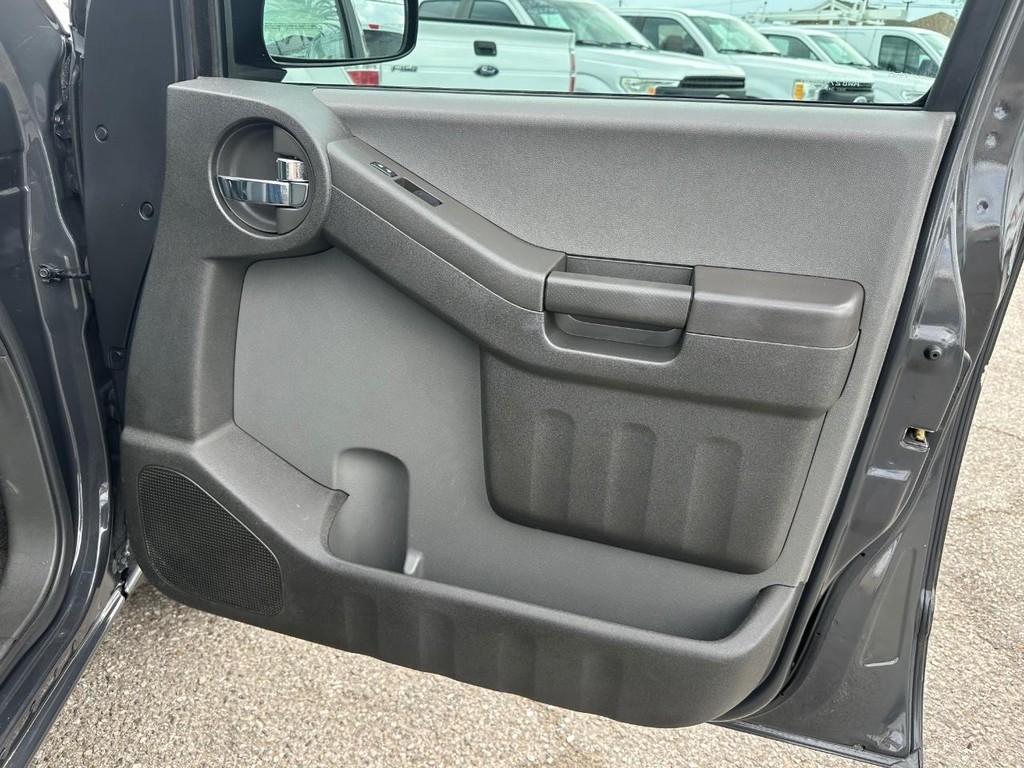 Nissan Xterra Vehicle Full-screen Gallery Image 19