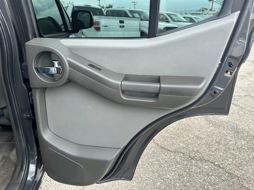 Nissan Xterra Vehicle Full-screen Gallery Image 27