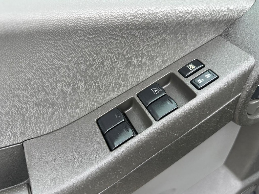 Nissan Xterra Vehicle Full-screen Gallery Image 31