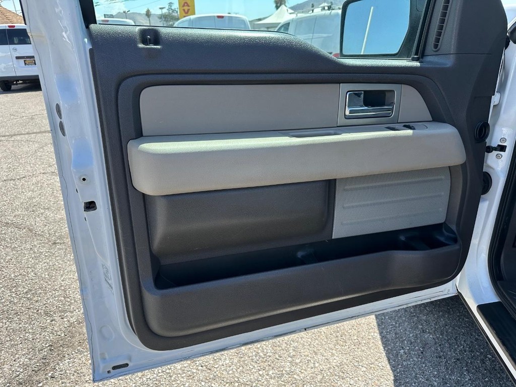 Ford F-150 Vehicle Full-screen Gallery Image 15