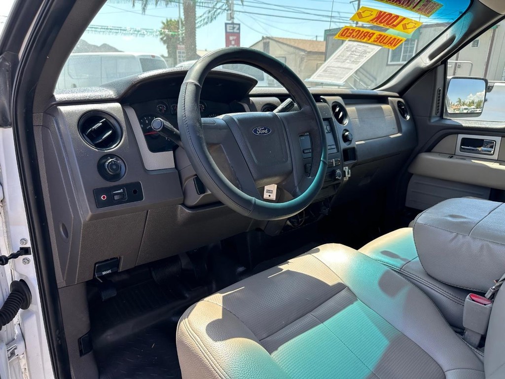 Ford F-150 Vehicle Full-screen Gallery Image 16