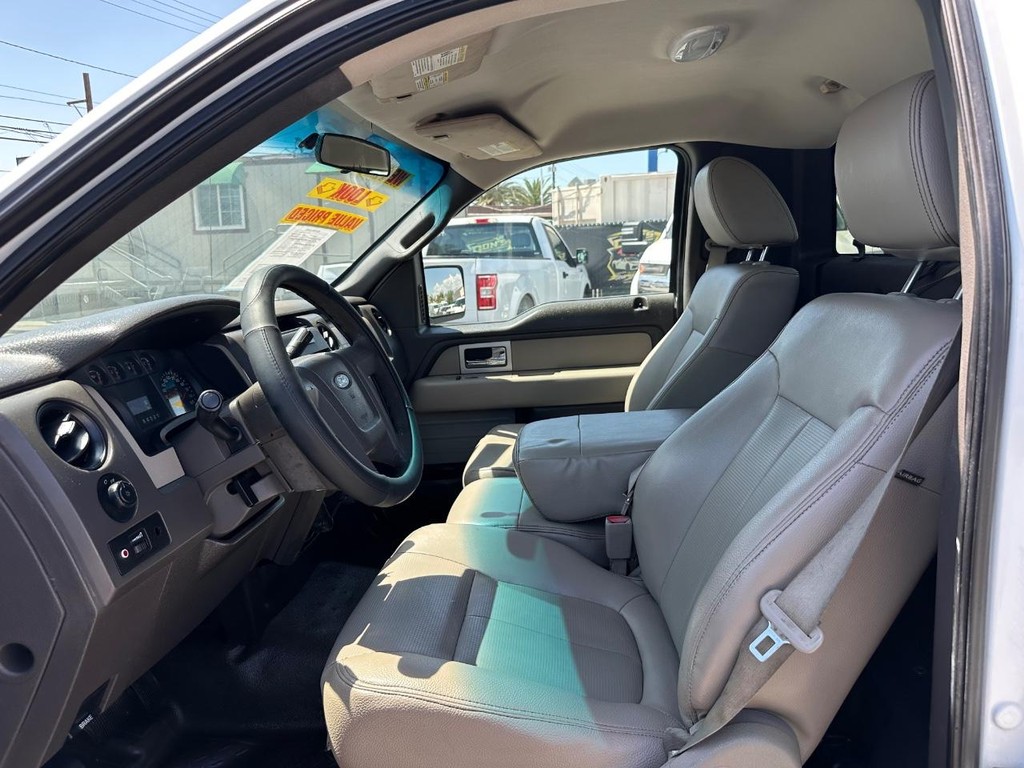 Ford F-150 Vehicle Full-screen Gallery Image 17