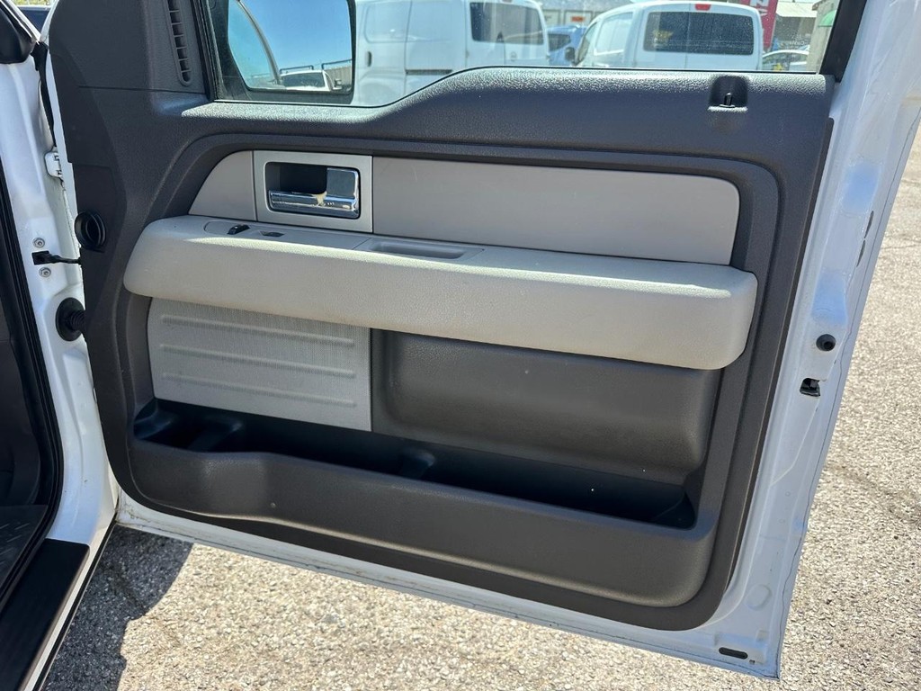 Ford F-150 Vehicle Full-screen Gallery Image 19